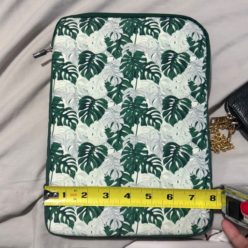 Green and White Leaf Print book sleeve - Picture 5 of 6